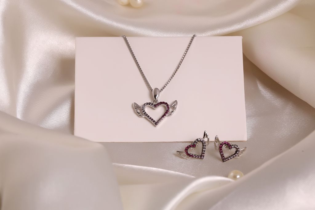 Fluttery Heart Pendant Set