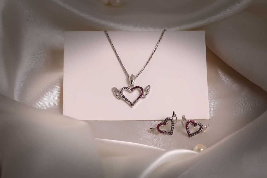 Fluttery Heart Pendant Set