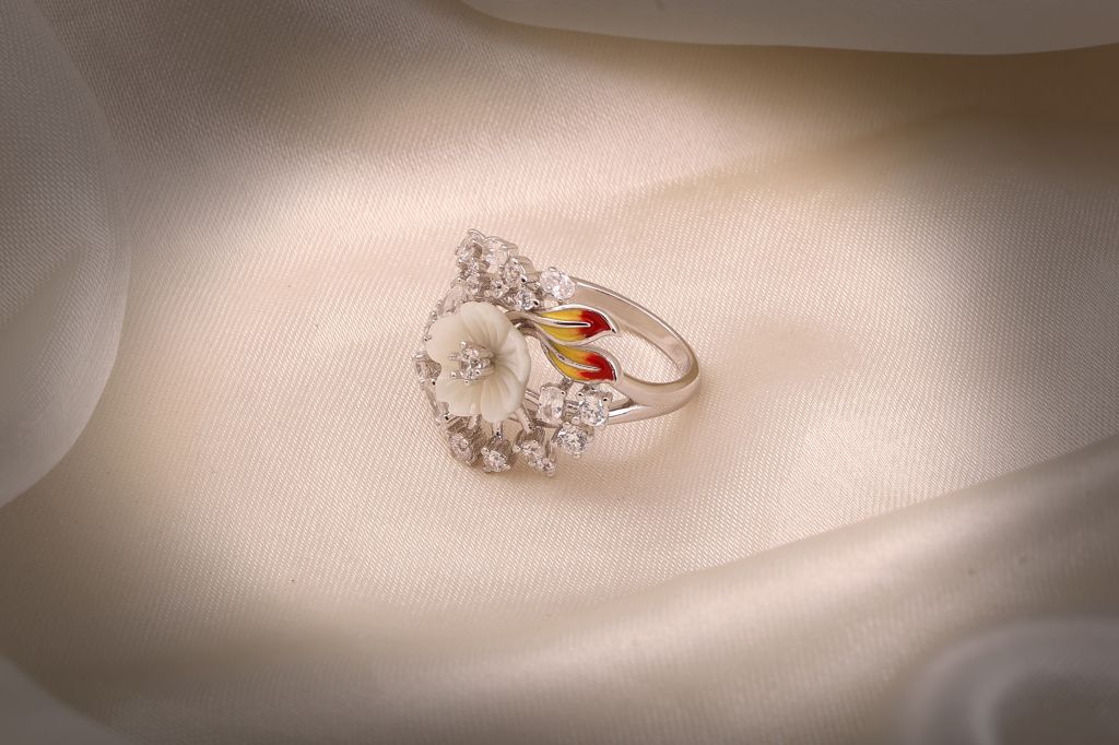 Floral Radiance Statement Ring