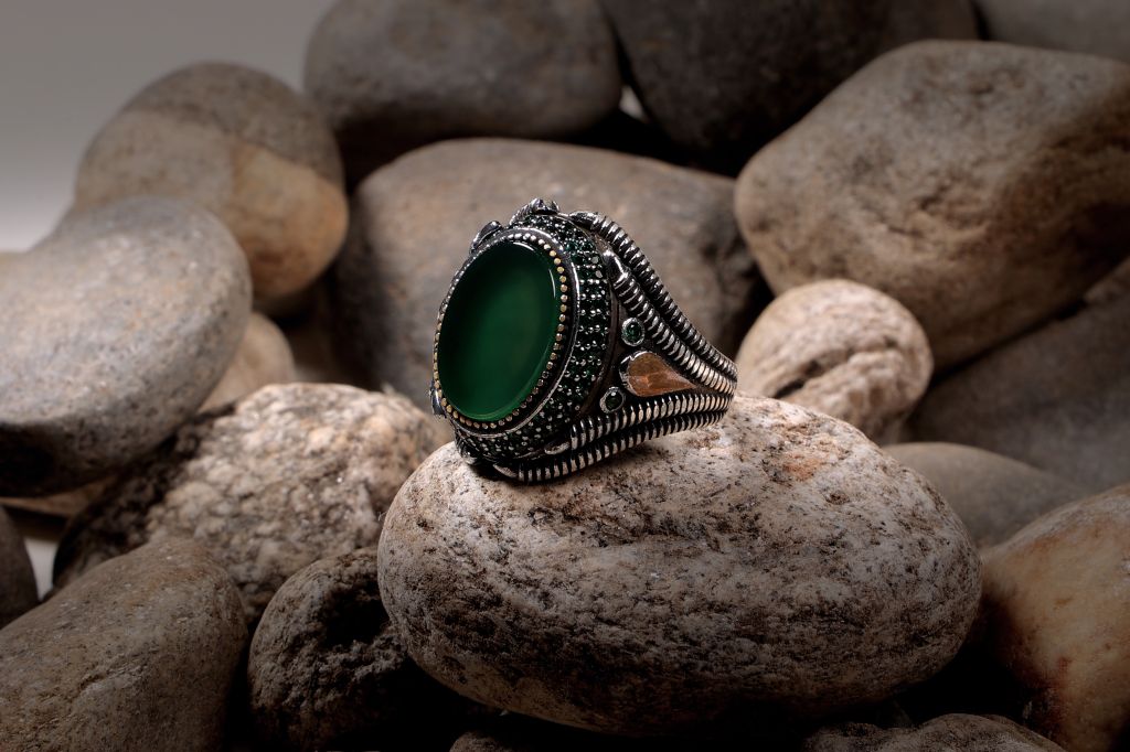 Emerald Majesty Statement Ring